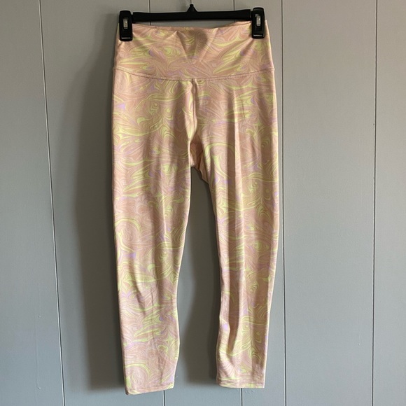 Fabletics Define High-Waisted Capri Marble - Picture 3 of 11